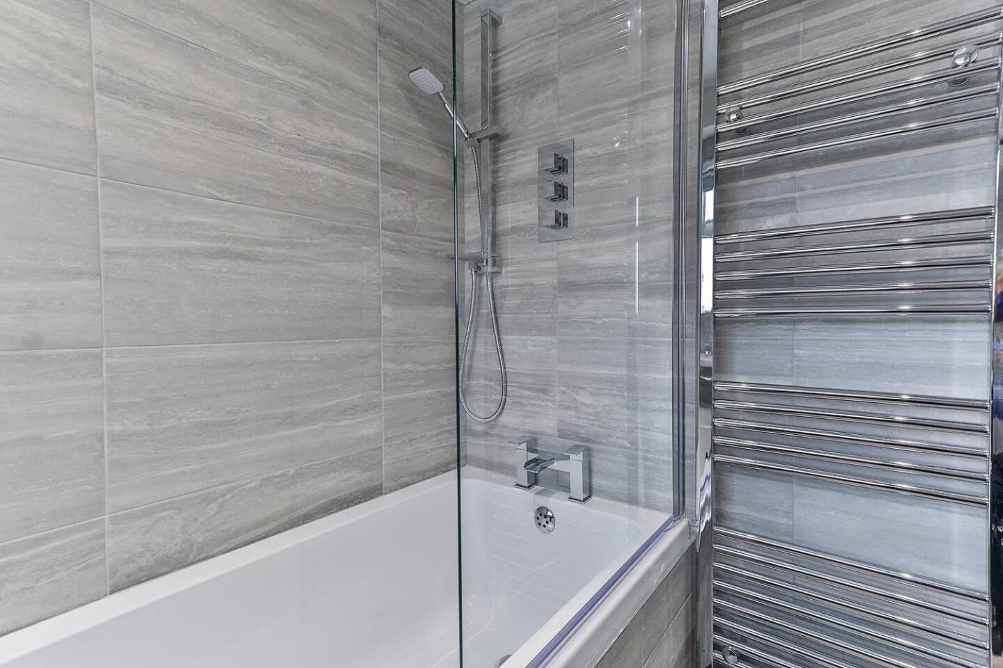 Newly Renovated 3 Bed 2 Bath Apartment & Parking شيفيلد المظهر الخارجي الصورة