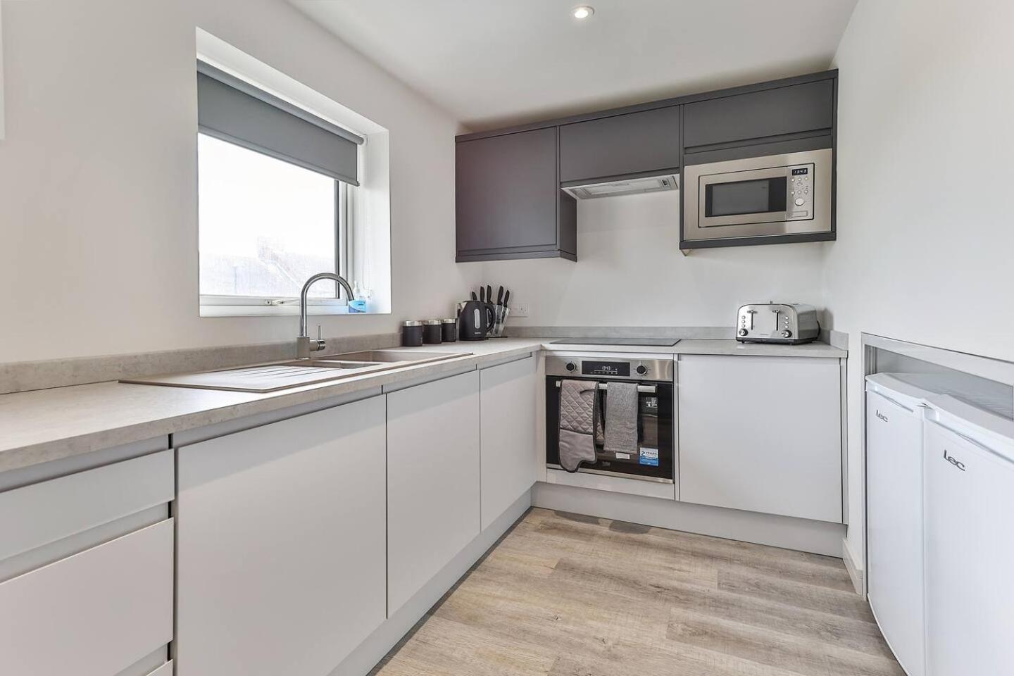 Newly Renovated 3 Bed 2 Bath Apartment & Parking شيفيلد المظهر الخارجي الصورة