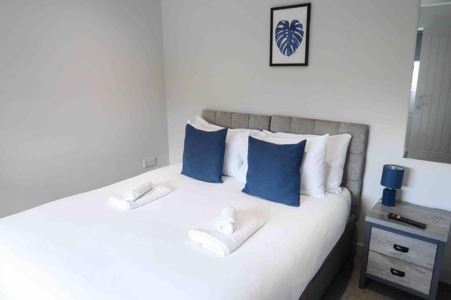 Newly Renovated 3 Bed 2 Bath Apartment & Parking شيفيلد المظهر الخارجي الصورة