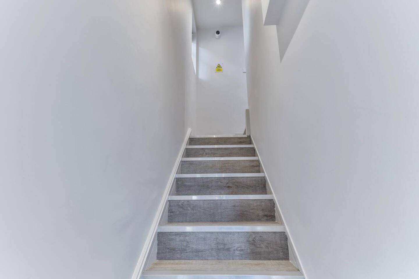 Newly Renovated 3 Bed 2 Bath Apartment & Parking شيفيلد المظهر الخارجي الصورة